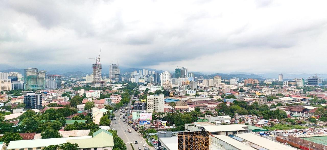 Sunvida Tower Stays Across Sm City Cebu Exterior photo